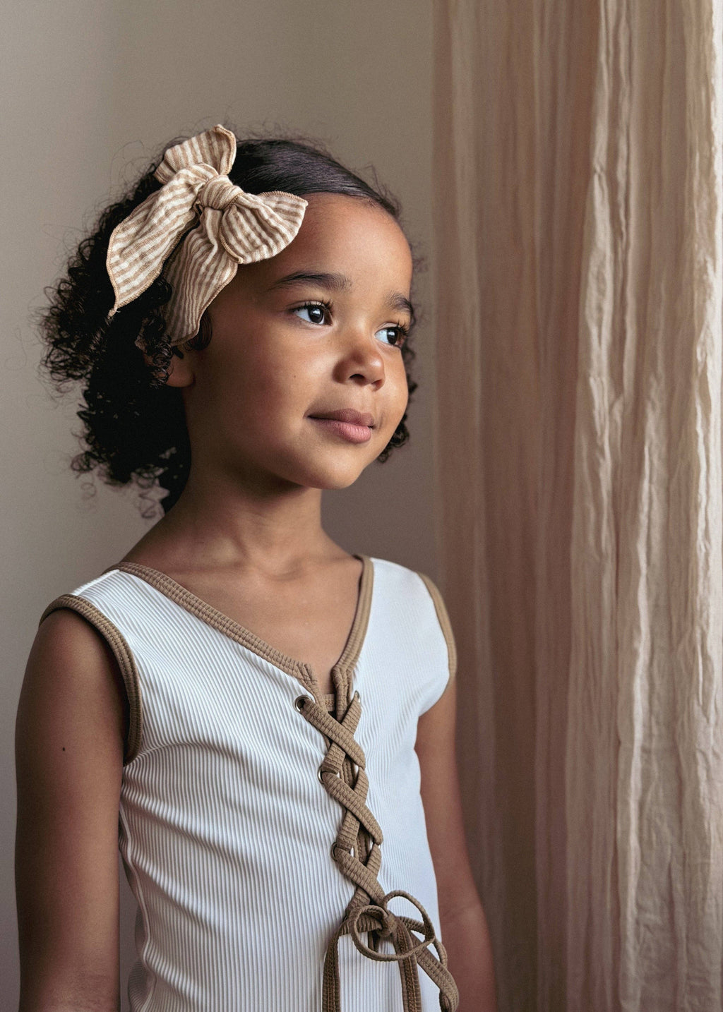 Mrs.Ertha - Nouvelle barrette Fable Bow - Lignes caramel