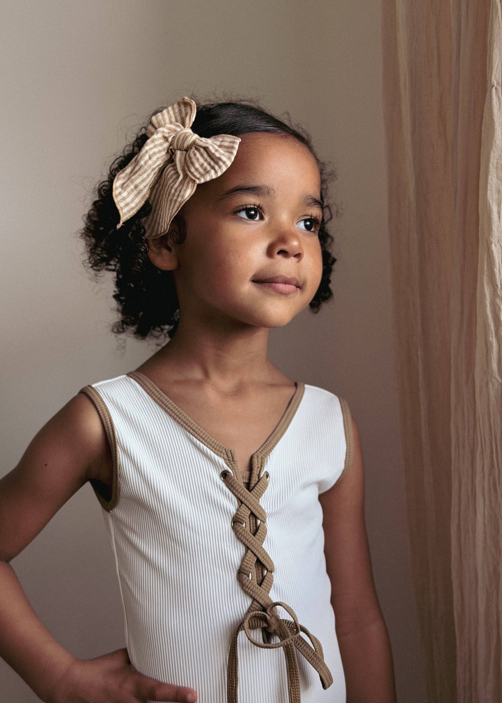 Mrs.Ertha - Nouvelle barrette Fable Bow - Lignes caramel