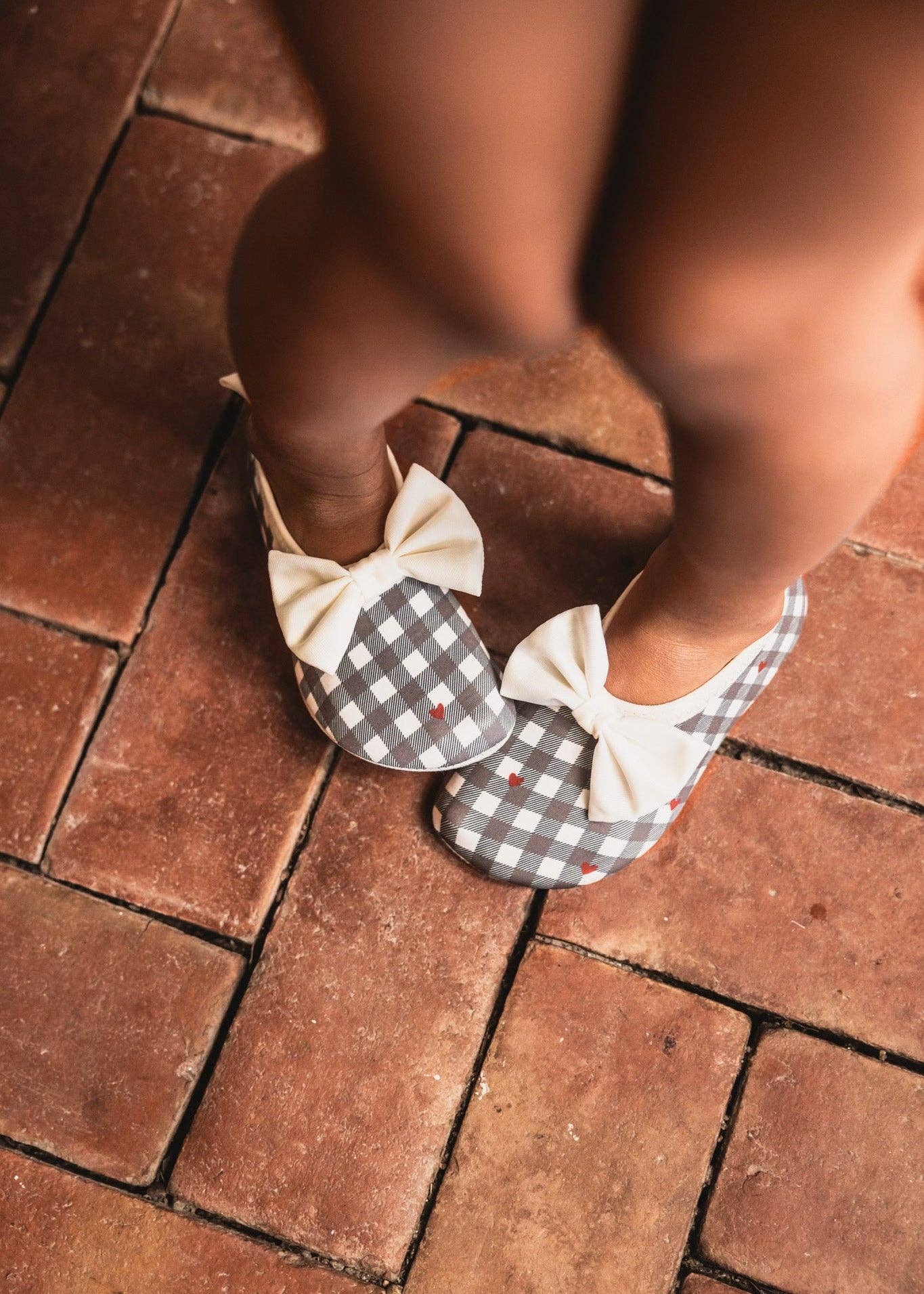 Mrs.Ertha - Nouvelles chaussures de natation - Love Confetti: Confettis d'amour / 22 / 23