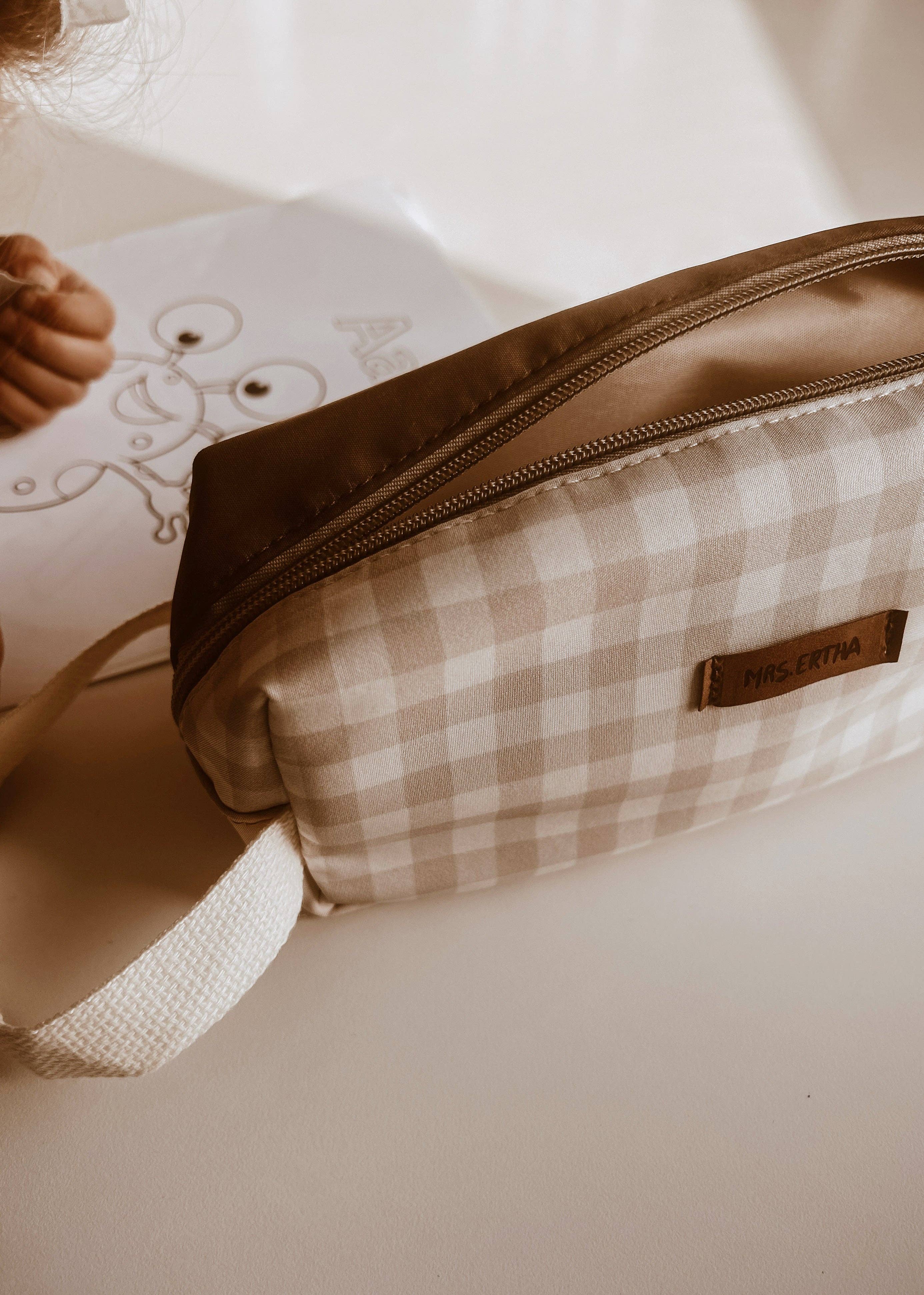 Mrs.Ertha - Trousse